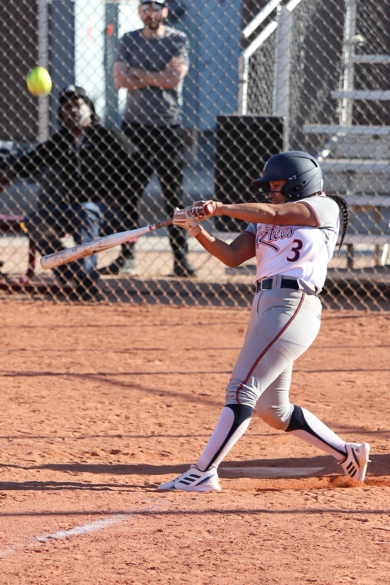 Freshman Desiree Martinez (Canyon del Oro HS) homered and went 3 for 4 with an RBI and two runs on the day but Aztecs Softball dropped two at No. 2 ranked Phoenix College. The Aztecs are back at the West Campus on Saturday. #PimaSoftball #AztecTough
pimaaztecs.com/sports/sball/2…