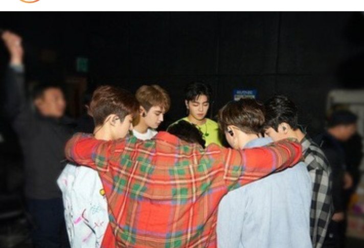nonusosi's tweet photo. @starfess iKON! semua membernya religius, mrk selalu berdoa setiap mau mulai sesuatu, selalu berdoa bareng sebelum perform. dulu pas lg hectic konser di jepang mrk sempetin ibadah ke gereja. yang paling religius bobby dan terutama junhoe. iKON bunch of church boy https://t.co/WdwvYctOoZ