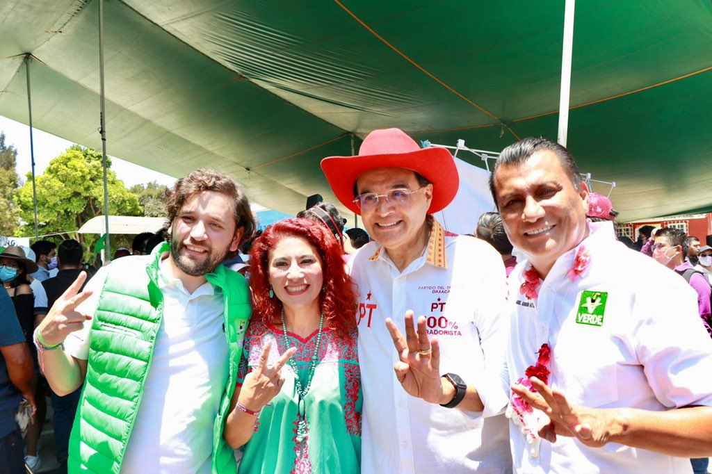 BenjaminRoblesM's tweet photo. Con la llama 🔥 encendida de la esperanza seguimos caminando Oaxaca, llegamos a San Sebastián Tutla fortaleciendo la coalición #JuntosHacemosHistoria con nuestro candidato @salomonj. 

¡Votar por el PT es votar para la #4T! 
#VotaPT 🟡🔴 https://t.co/yvD4o3igLu