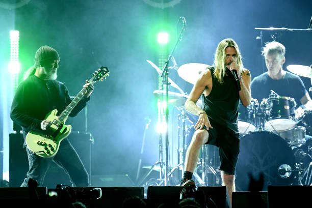 THawkinsRiders's tweet photo. Taylor performing at I Am The Highway: A Tribute to Chris Cornell at the Forum on January 16, 2019 in Inglewood, California.

 Photo by Kevin Winter

#foofighters #taylorhawkins https://t.co/ChM768OpwX