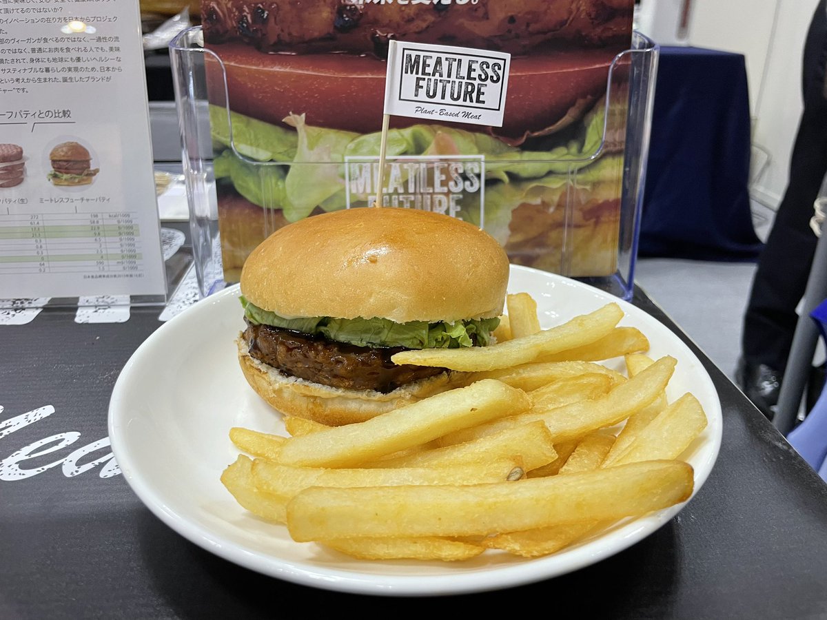 ファベックス2022！1日目スタート🍔
日本製のプラントベースのパティを紹介しております！

ブースNo.FJ-20b

#プラントベース #ハンバーガー　#fabex2022 #ファベックス