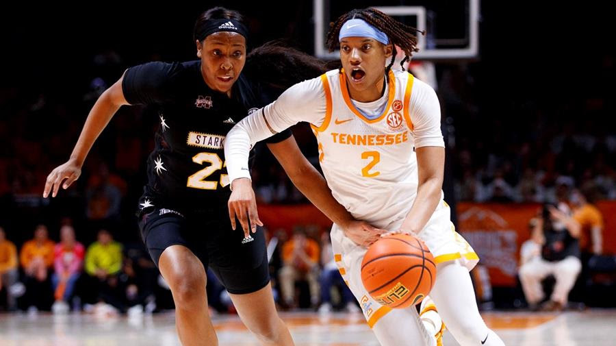 WorldExposureWB's tweet photo. Dye Signs WNBA Camp Contract With Sun
Finished with 1,104 pts & 892 rebs, averaging 12.1 and 8.9 per game, respectively, while starting 75 of 91 contests during her time at Troy & Tennessee. Dye recorded 39 career double-doubles. Prior to that, she played Juco for 2 years. https://t.co/kKoq6sY8a6
