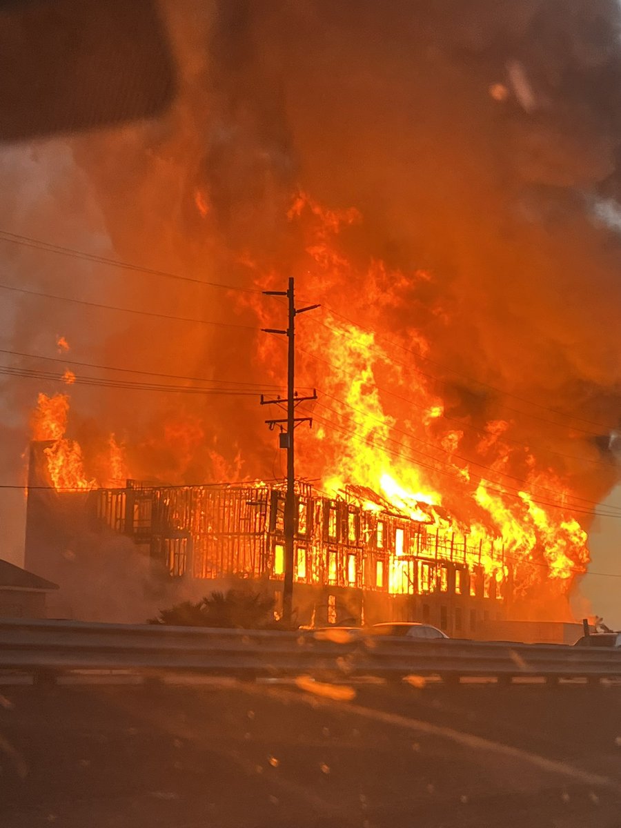 urinnate's tweet photo. The construction buildings by the camarillo outlets. A total inferno. https://t.co/fVzfNyy4jJ
