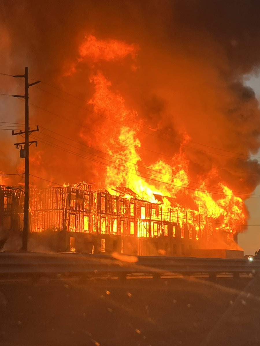 urinnate's tweet photo. The construction buildings by the camarillo outlets. A total inferno. https://t.co/fVzfNyy4jJ