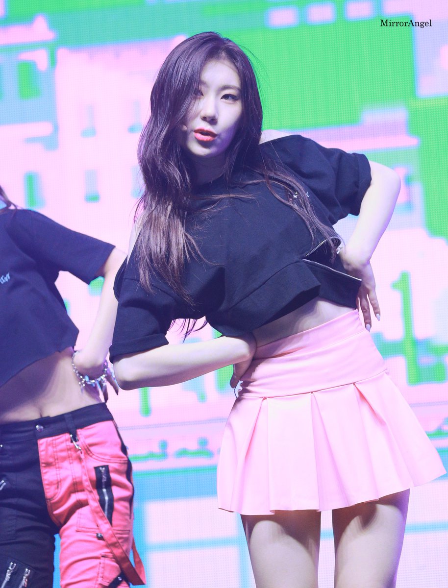 220409 팬미팅
Twenty Twenty ooh ooh
#ITZY #있지 #Chaeryeong #채령