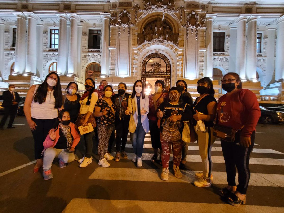 Sigrid Bazán tweet media