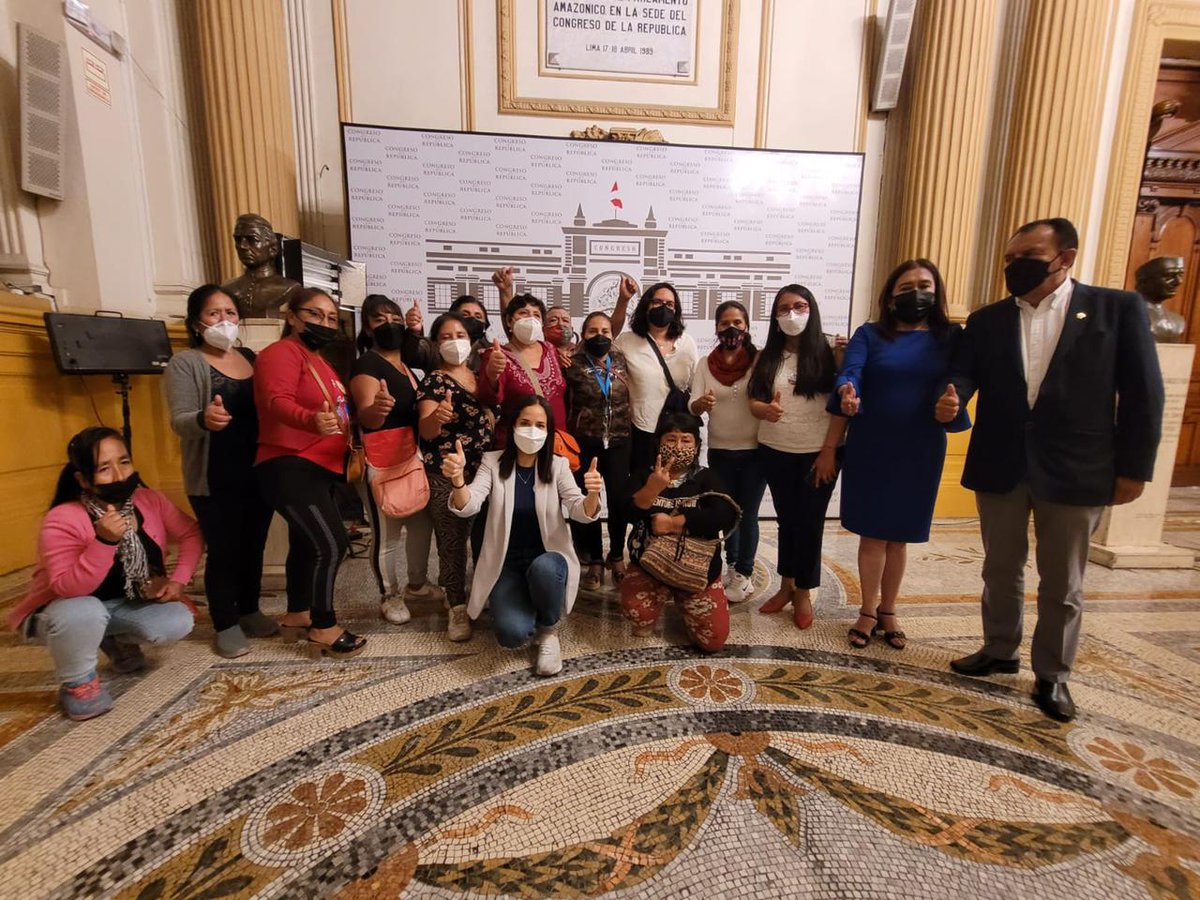 Nuestra iniciativa que promueve la #RecuperaciónDeAlimentos hoy fue aprobada por unanimidad y ¡ya es ley! Quiero agradecer a todas y cada una de las madres que forman parte de las difentes redes de ollas comunes que nos acompañaron no solo esta noche,

[1/2]