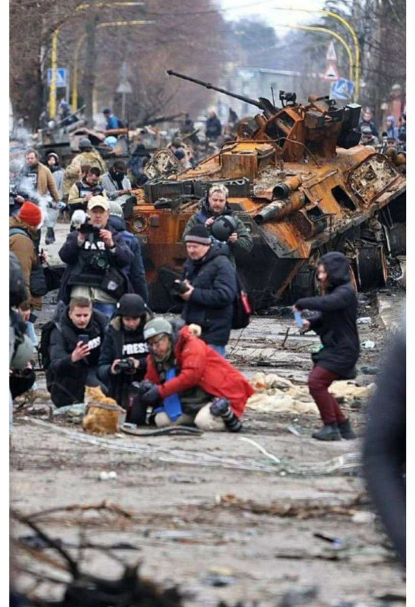 Misterios_2_'s tweet photo. La guerra de Ucrania es un escenario de cine gigante.

(Una farsa) https://t.co/0ub4Iuk7Zg