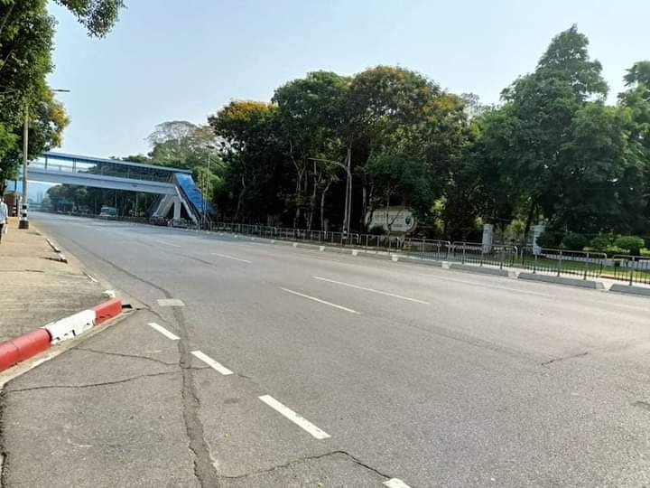 pzl_jourlm's tweet photo. The population with democratic souls stays silent around the #Yangon city and boycotted against the junta-led bloody water festival this year. All are in revolutionary stage until the democracy restore.

#RevolutionaryThingyan 
#WhatsHappeningInMyanmar 
#2022Apr13Coup https://t.co/a1BgTr6lQU
