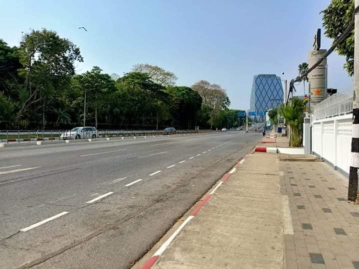pzl_jourlm's tweet photo. The population with democratic souls stays silent around the #Yangon city and boycotted against the junta-led bloody water festival this year. All are in revolutionary stage until the democracy restore.

#RevolutionaryThingyan 
#WhatsHappeningInMyanmar 
#2022Apr13Coup https://t.co/a1BgTr6lQU