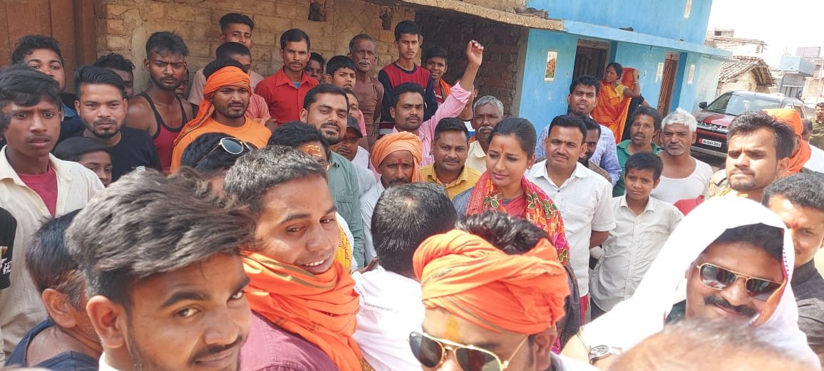 AmbaPrasadINC's tweet photo. केरेडारी प्रखंड अंतर्गत पेटो और जोको पंचायत के अखाड़ों में पहुंचकर श्री रामनवमी महापर्व की बधाइयां एवं शुभकामनाएं दी। https://t.co/L8xGajNS3W