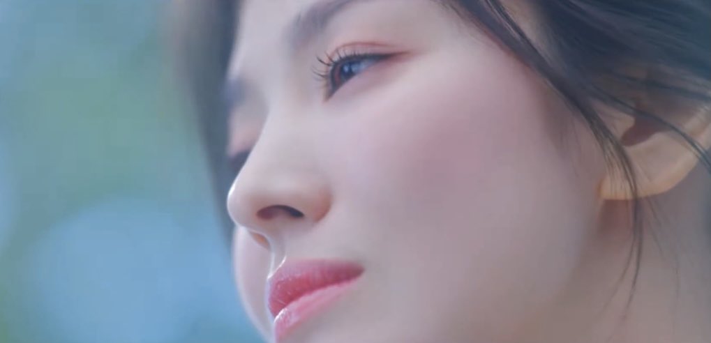 _hyekyolove's tweet photo. “What kind of mask ad is so elegant?” -dc 

I agree #SongHyeKyo makes everything so elegant 🌸💕

#BienBrise https://t.co/ER6pNdzxhX