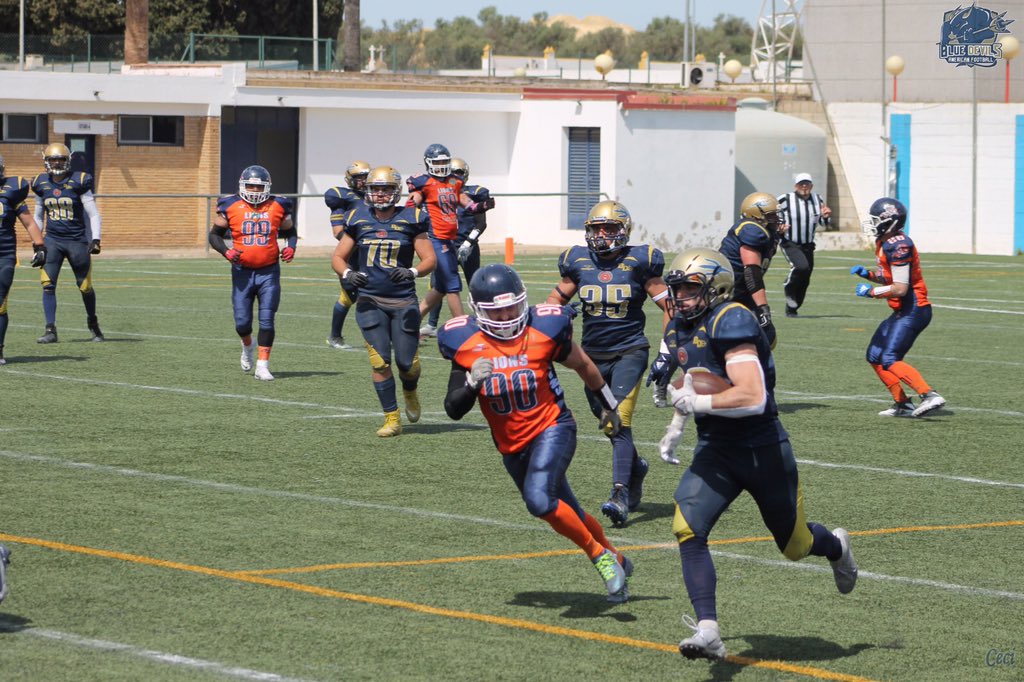MBlueDevils's tweet photo. Imágenes de la WEEK 8 LNFA Serie B de la @FEFA_Spain VS @GranadaLions !🔱🏈Gracias a Ceci por las fotografías 😉📷 @MairenaAljarafe @FAFA_Andalucia @Aunmetrode #MairenaDelAljarafe #BlueDevils #BeHardBeDevil #Football #FútbolAmericano #Tackle #Sevilla https://t.co/XB2NTG9Rq1