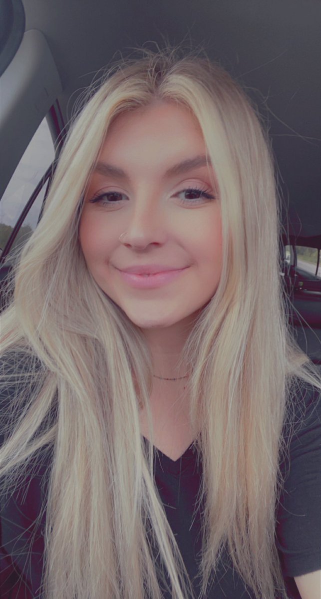 Stcl98's tweet image. frizzy ass hair from this humid ass weather😤