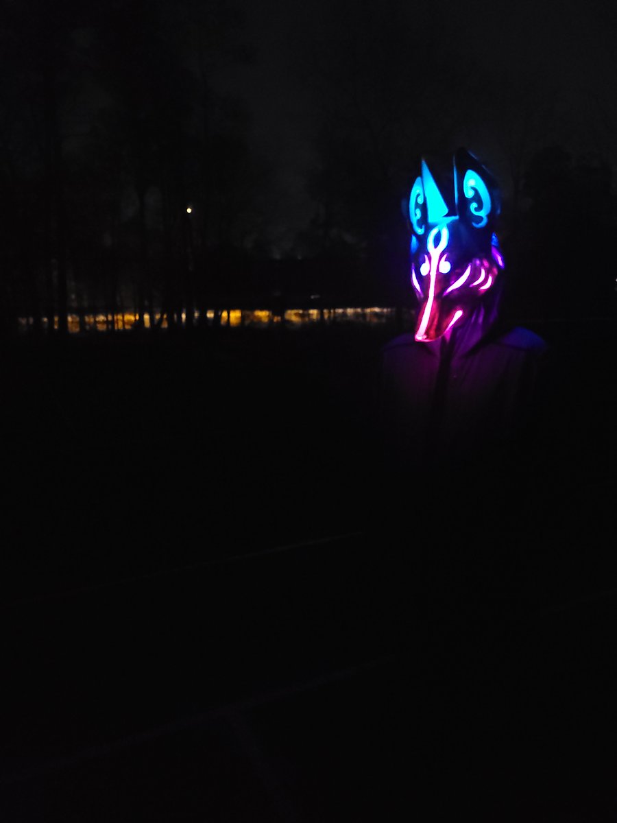 3MoonsCreations's tweet photo. Another untouched photo from the night shoot! Super happy with the color effects. A lot of things I would do differently for the daylight, but overall, pretty happy with it. 

#kitsune #fox #anubis #wolf #mask #3Moons #cosplay #ledlights #custommade #costume #prop #creative https://t.co/YRB3xloaI5
