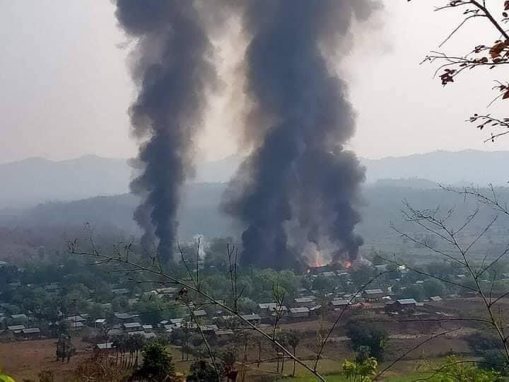 spring_2021's tweet photo. On this morning, LetpadaHla village in southern Pauk Tsp, Magway Division, was set on fire for the second time by military council troops. SAC Troops also set fire Tasu and ThekkalKyin villages.

#RevolutionaryThingyan
#2022Apr13Coup
#WhatsHappeningInMyanmar https://t.co/WvKa3WgagV
