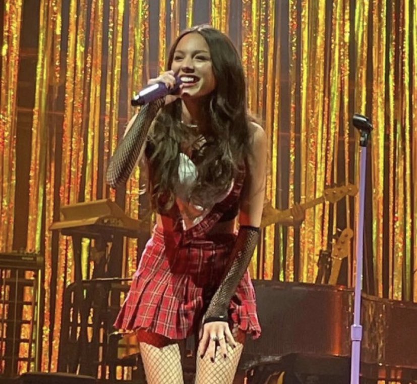 RodrigosTour's tweet image. Which color do you prefer!! #SOURTOUR