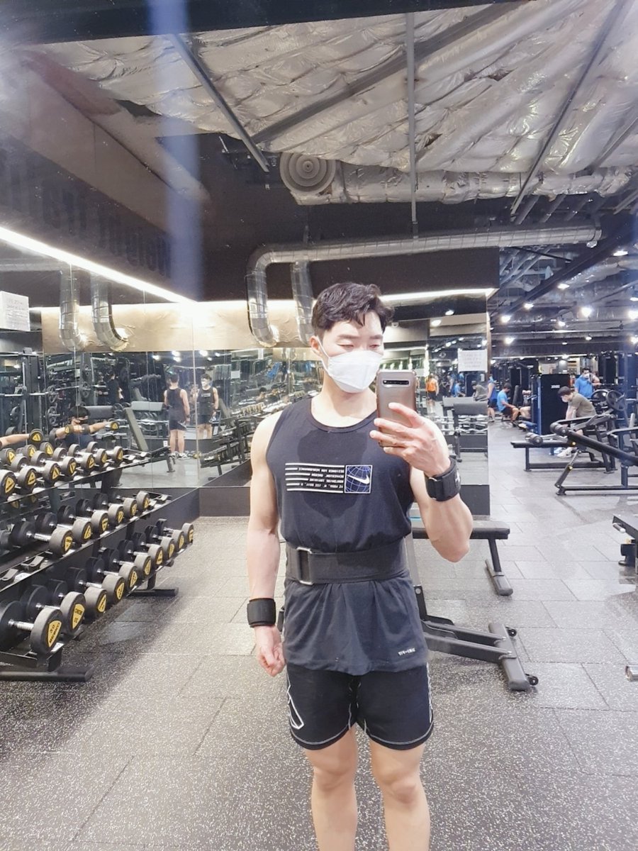 QWERT02599237's tweet photo. 어제 다른 헬스장 원정가서 운동,
간만에 땀으로 다 젖음 https://t.co/YkUCZ7rzm4