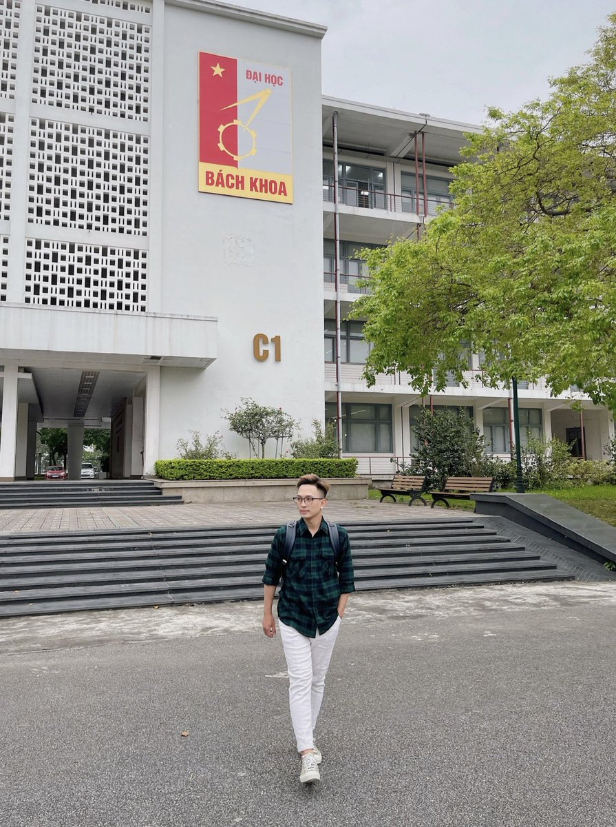 huynd37's tweet photo. Bách Khoa ngày trở lại #huylinhtinh #hust #hanoi #vietnam https://t.co/fyL3wLlDVa