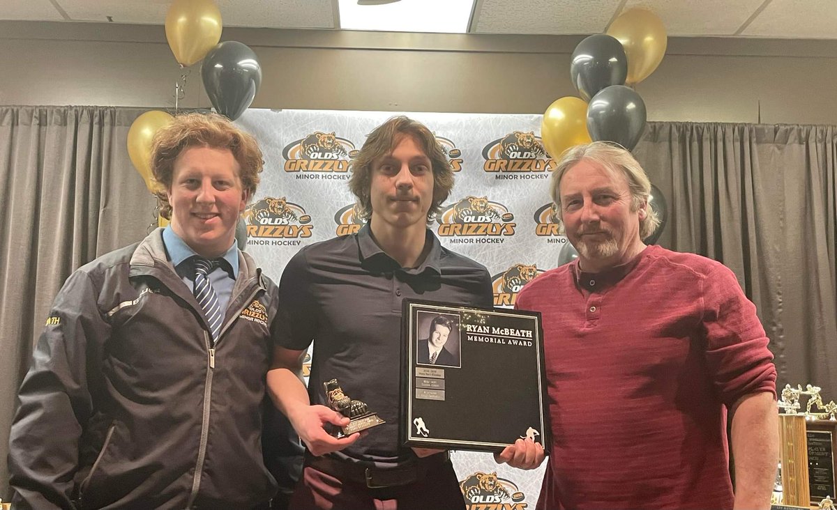 Recipient of Ryan McBeath Memorial Award..for 2022 Olds Minor Hockey is Aiden Saunders..Congratulations Aiden..#rm14 #forbeefy