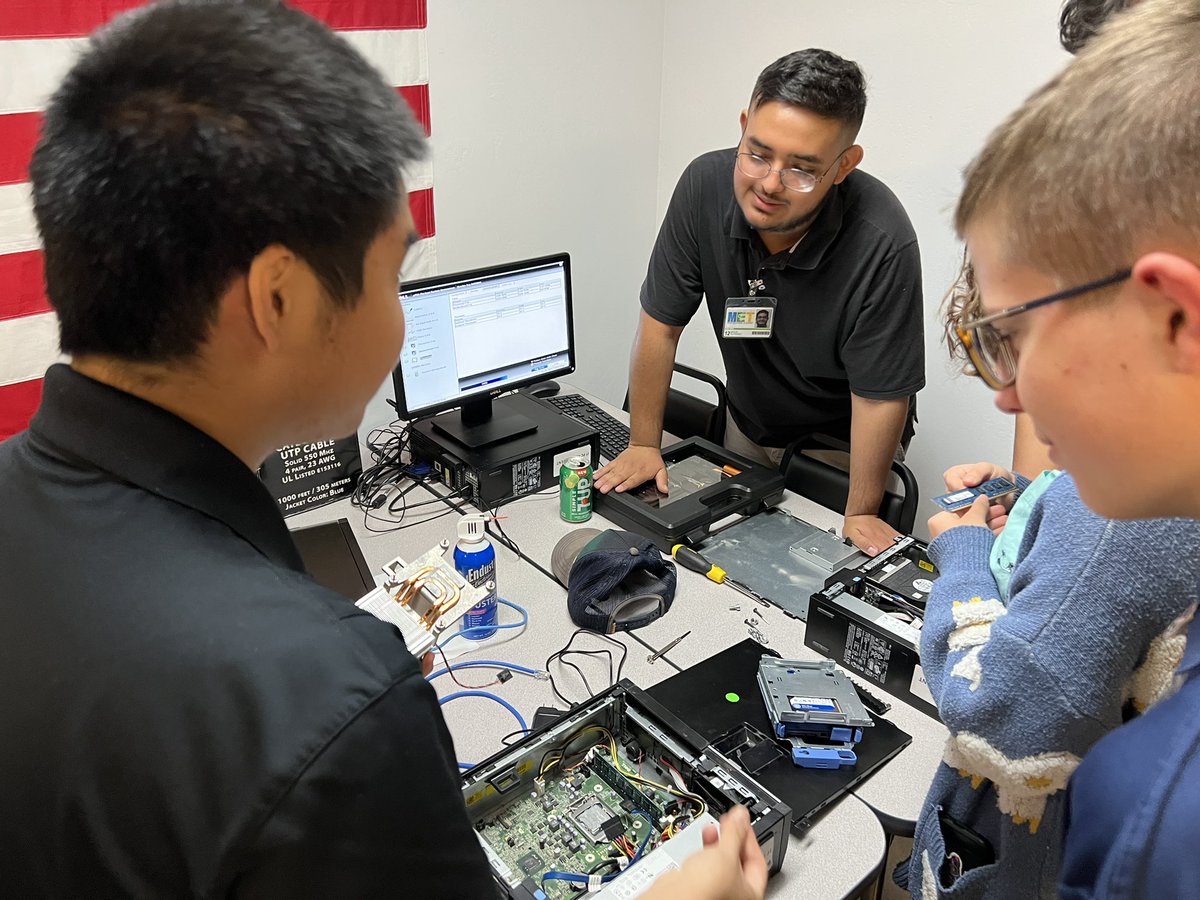 joshuacase_MET's tweet photo. Today we got to attend the Arizona Cyber Warfare Range’s grand opening. We learned a bit about Linux, computer hardware, and programming while we were there too. #PeoriaMET #PeoriaMETTech https://t.co/mRT0AS9K6Q