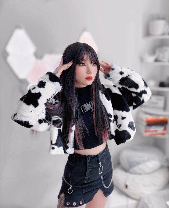 1 pic. My long hair vs my short hair ?✨ https://t.co/lLKtI2Ib97