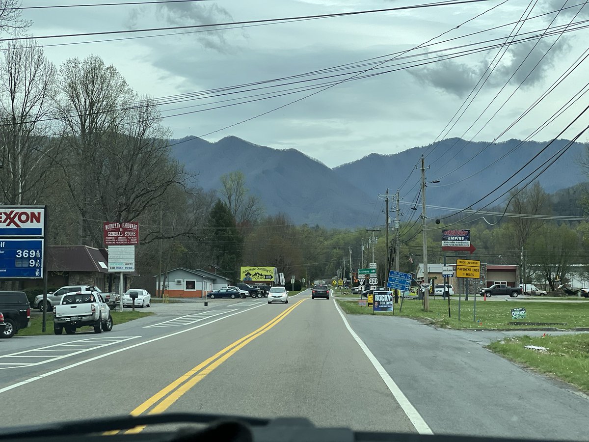 montyporter64's tweet photo. Sorry, 3 days late. @CristyDPorter and I are all set up! Now for some relaxing and recharge time in Pigeon Forge Tennessee. what a beautiful state. I could live here. #SwatsUp #lifeoffgrid https://t.co/F70MoIY2nV