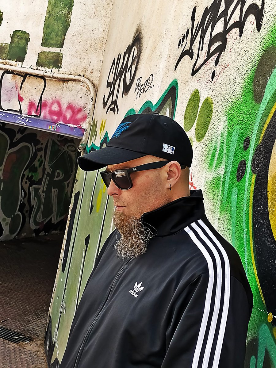 FettemClothing's tweet photo. LANZAMIENTO
Completamos colección de gorras con el modelo beisbolero. 100% algodón, doble bordado de alta calidad y etiqueta textil. Cierre con hebilla. 20€. #Gorra #Beisbol #graffiti #ClothingBrand #UndergroundClothing #StayLoko 👹 https://t.co/rLSHjabkgI