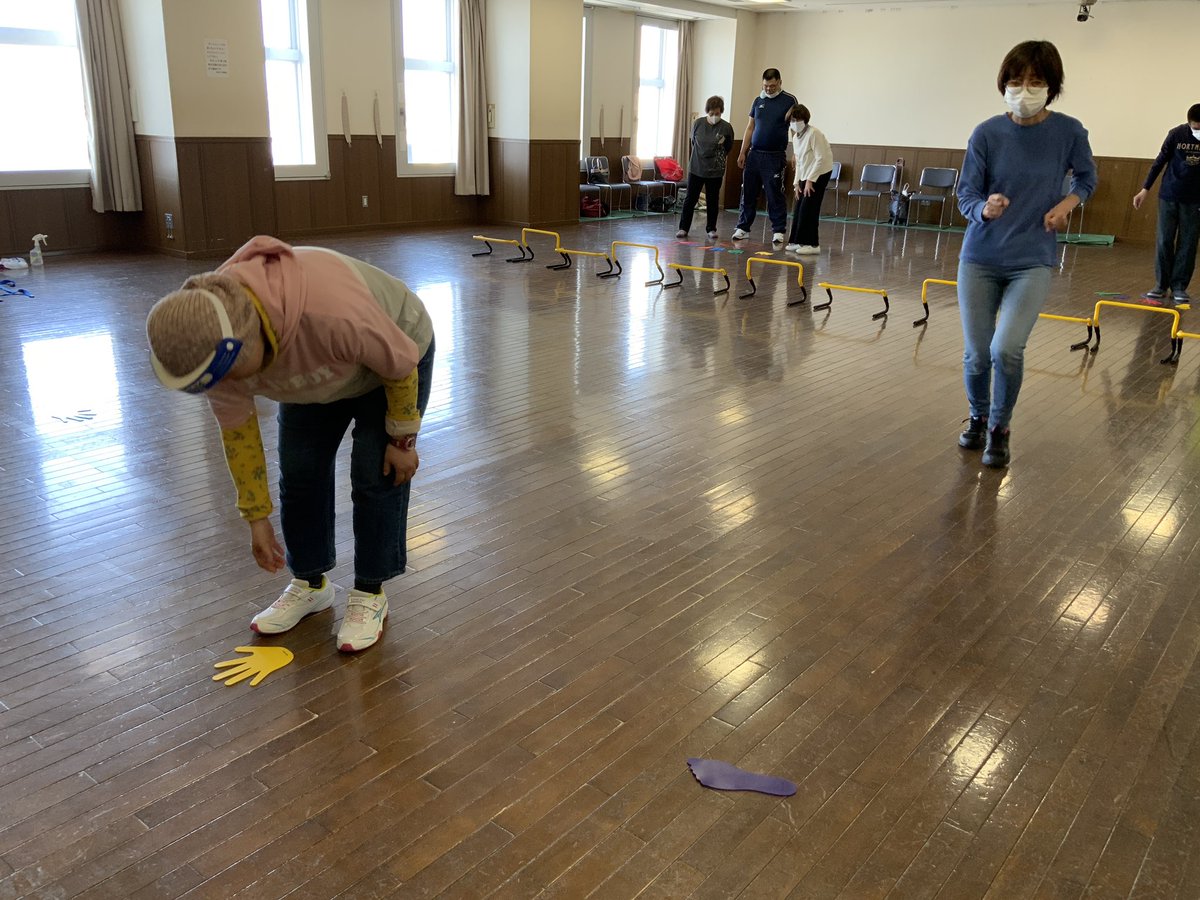 tekutekuladder's tweet photo. 4/10(日) てくてくラダー教室を開催しました。
気温も暖かくて、カラダを動かすには絶好の季節。
昨年導入した新しいラダーのおかげで運動のバリエーションもグッと増えました。今年度も月イチで開催予定。
近鉄奈良線沿線の方、ぜひ一度ご体験下さい。
#てくてくラダー教室　#トレーニングラダー https://t.co/BqR4do5V1y