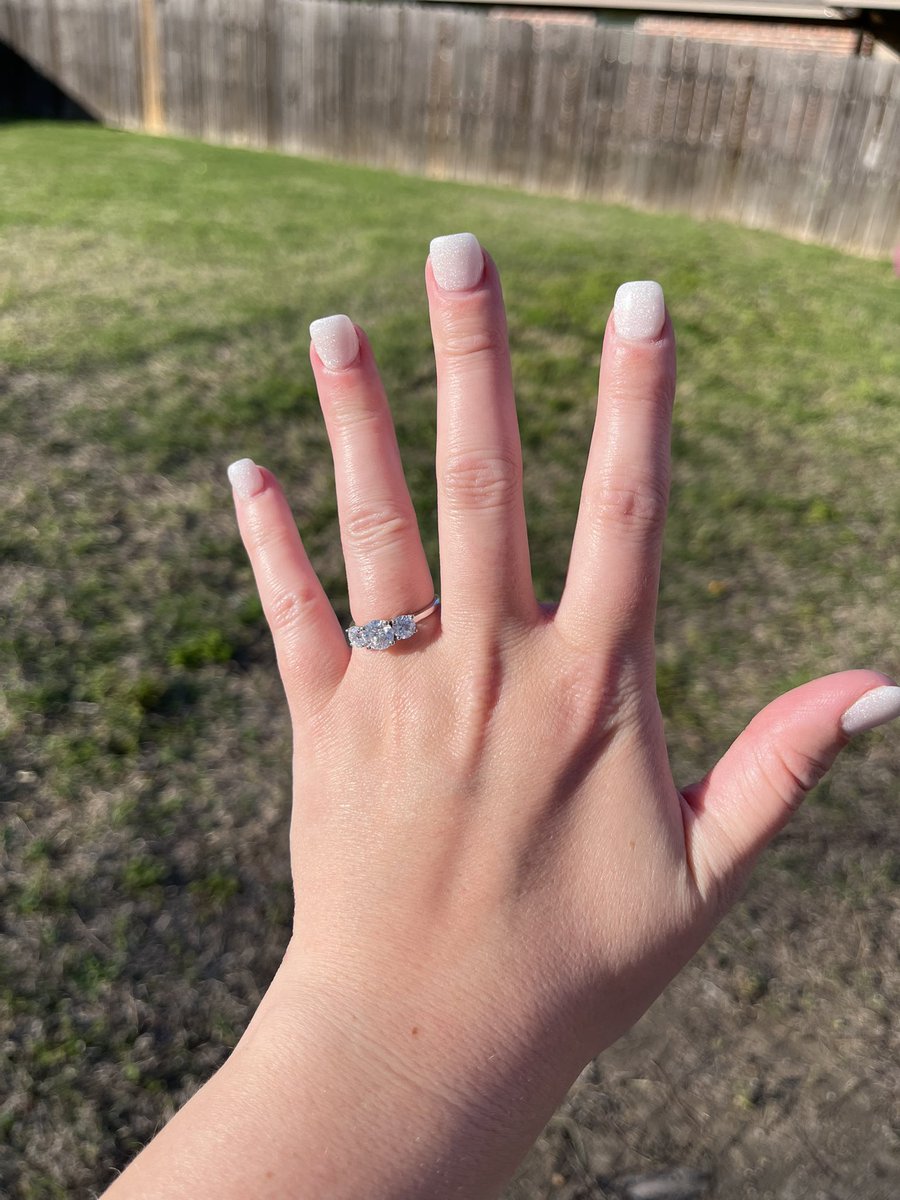 Alyy2016's tweet photo. 4.9.22💍🤍 https://t.co/SJ3hfAQga2