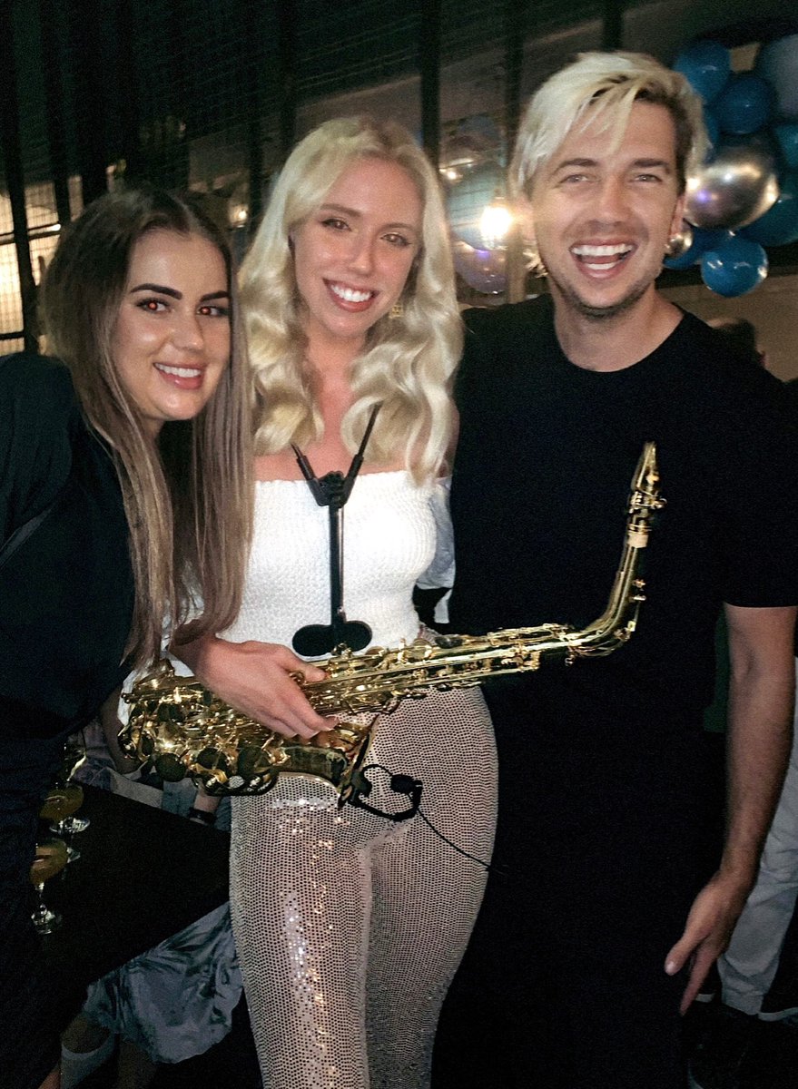 Happy Birthday @chazmozzie & congrats on an awesome @supercars campaign last weekend! Thanks @Optus for having me 🎷
