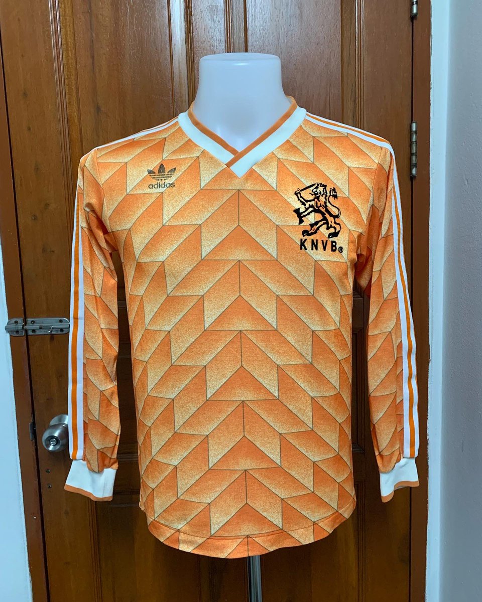 KongtapAFPringt's tweet photo. 🔥Holland Euro 1988🔥 @KNVB 

#Holland #Netherlands #euro #adidas #euro1988 #adidas1988 #champion #gullit https://t.co/21IGqKrrcB