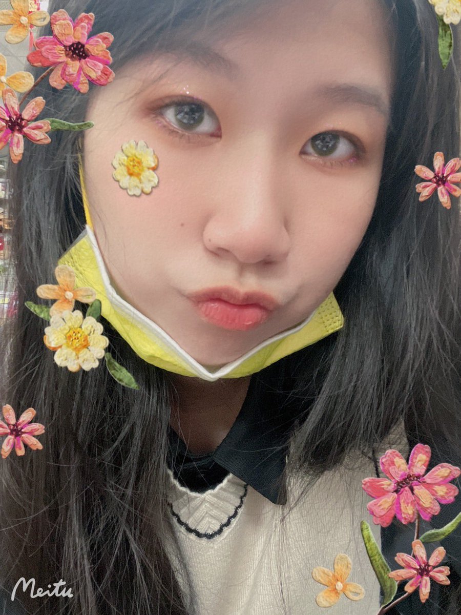 kkausige's tweet photo. 下禮拜要生日了欸
要21了感動感動
話說你各位不要在那邊灌我
會陣亡 這樣母湯
#投降 #我加油 #灌酒不好 #自拍 #自拍日記 #貞的日常 #生日快樂 https://t.co/qpAMfBNxqN