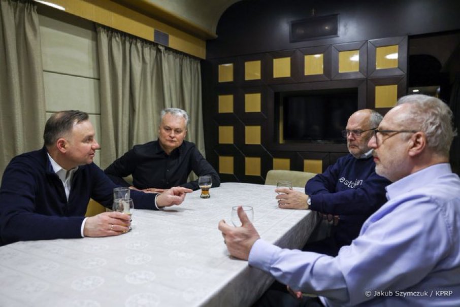 golub's tweet photo. Presidents of Poland 🇵🇱, Lithuania 🇱🇹, Estonia 🇪🇪 , and Latvia 🇱🇻 are traveling to Kyiv 🇺🇦 https://t.co/lC8VCr7YsS