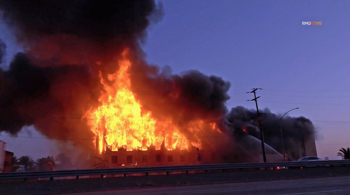 RMGNews's tweet photo. #PromenadeFire; Heavy fire consumes under construction hotel near the 101 freeway at Las Posas.@VCFD @CountyVentura @camarillovcso #VCFD #BreakingNews #Fire @barkflight @CAFireScanner #Camarillo @Safety4Citizens https://t.co/9a1RpC4TOB