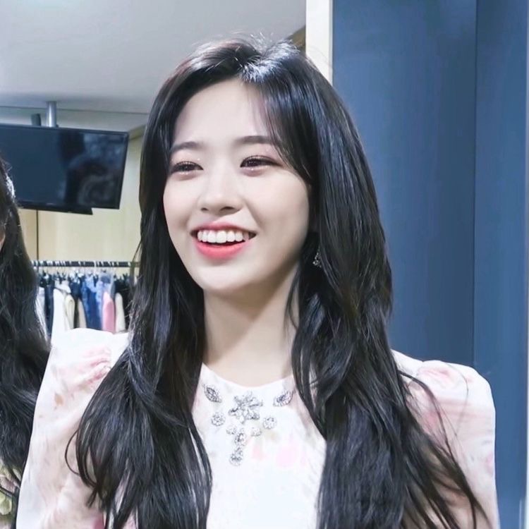 yujinniehour's tweet photo. [♡] #YUJIN #유진 #IVE #아이브 https://t.co/SgYyW6SruI