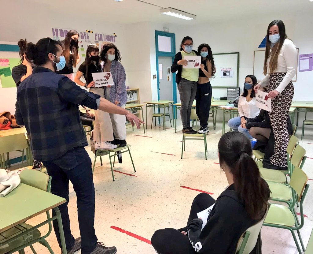 fundaciopaupv's tweet photo. #InterActuem a l'escola i als barris. Programes d'#EpCG dirigits a educació primària, secundària, FP, alumnat de magisteri i joves. Amb el suport de @GVAcooperacio @AjuntamentVLC i @educacio_ccoopv https://t.co/dk8uLvR1Si