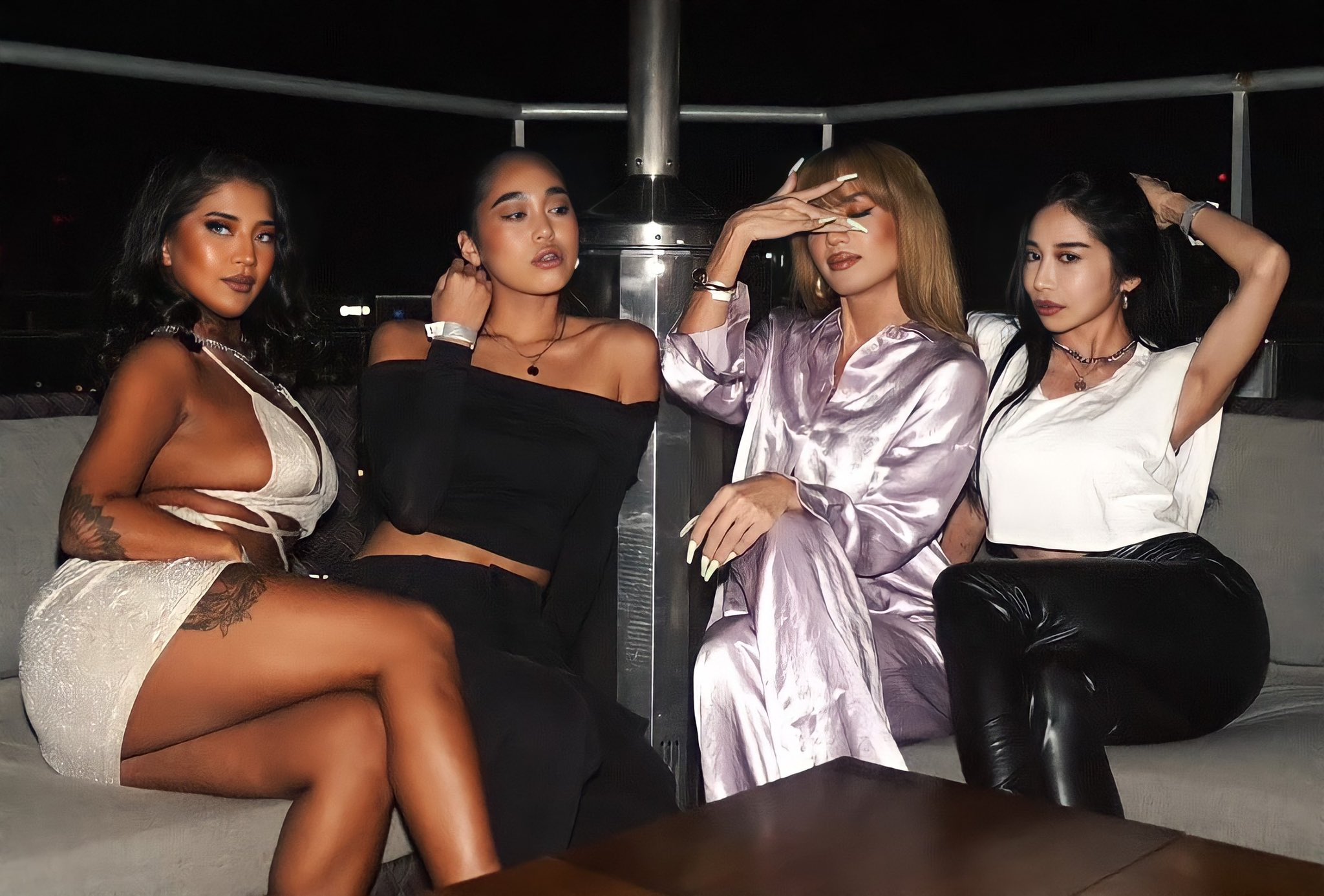 Ririka 女性の皆さん聞こえますか 元々クラブはおしゃれして来る所なんです 可愛い女の子が増えれば自動的に素敵な男性も増えるのでwin Winなのですよ 推しdjにも可愛い姿で会いたくないですか 素敵なselfieも撮りまくってください