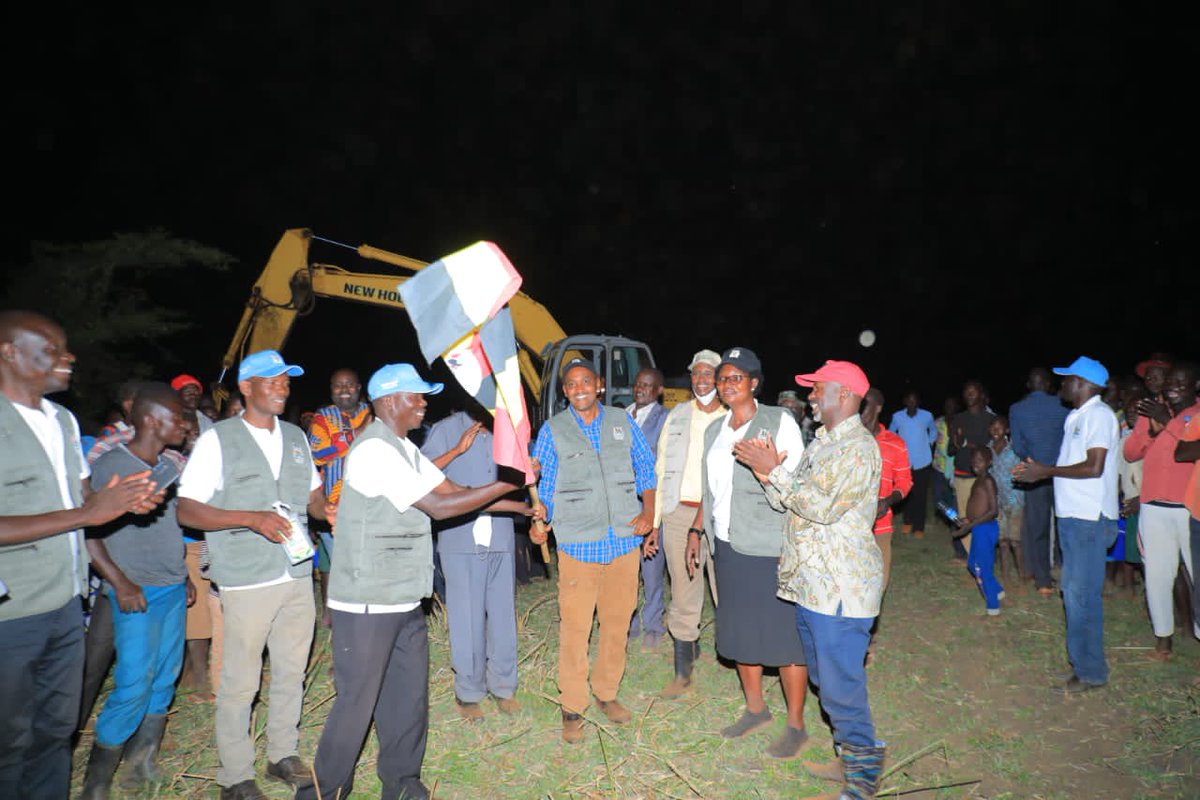 Hon <a href="/FrankTumwebazek/">Frank K Tumwebaze,MP: Isaiah 41: 11</a> together with Hon @LtRwamirama , Hon <a href="/HellenAdoa/">Minister of State for Fisheries (MAAIF) Uganda</a> and Hon Okaasai Opolot yesterday commissioned the 7km Tisai road choke.