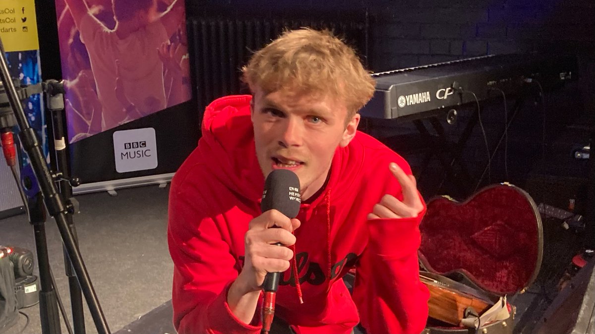 bbchw's tweet photo. He has a football with a smiley face on-stage with him at all times - live music from the #Bromsgrove musician @wilsonwilson_95 👏

📻👇
https://t.co/e4wNSTZ7Ih https://t.co/xmeWn3Bgns