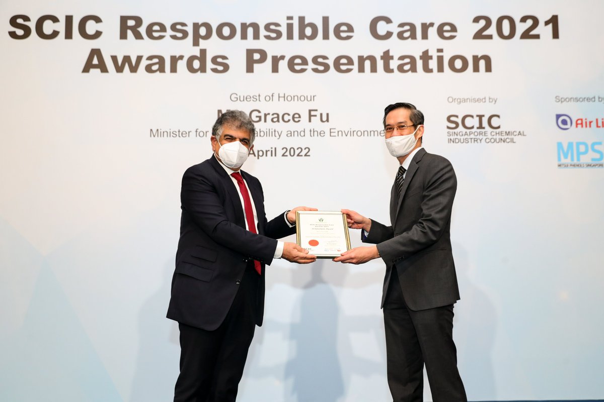 #HOYER Global in #Singapore is the winner of the Singapore Chemical Industry Council (SCIC) #Responsible #Care #Award 2021! The award honours our commitment to sustainable business, social and environmental practices. We are very pleased about the recognition of our achievements.