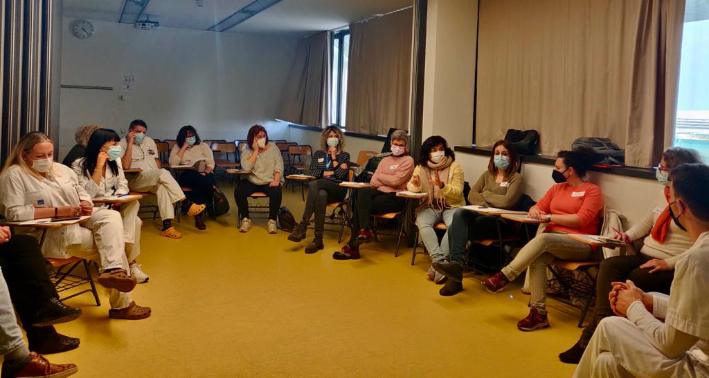 alvarocv131's tweet photo. Finalitzat el curs de feedback basat en comunicació no violenta (CNV) mitjançant activitats amb metodologia de simulació dirigit a Caps d’Infermeria per entrenar aquestes habilitats @hospitaldelmar 

@Pgarcimartin @LaiaLacueva @FresnoCristina  @davidiglesias__ @MoralesLlorente https://t.co/VLSk7rAYgi