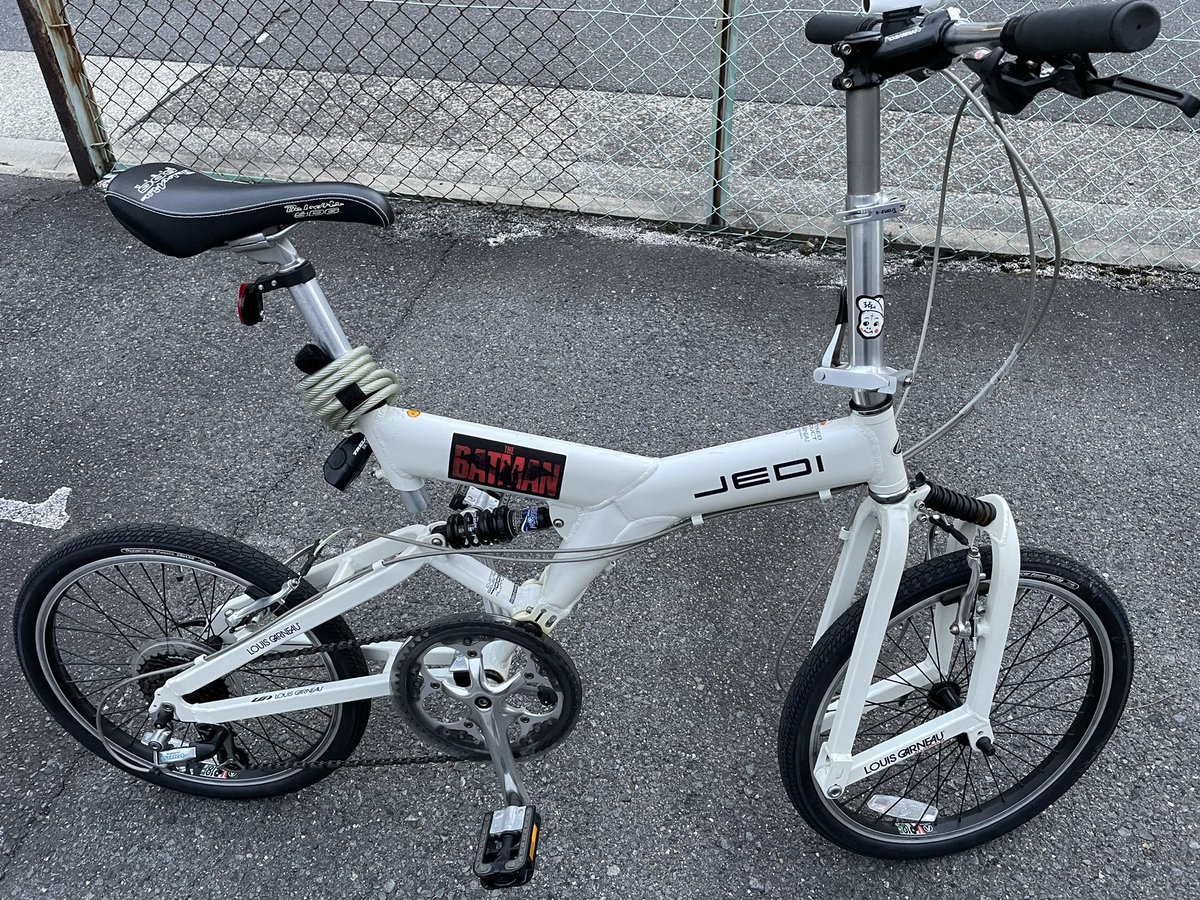 iganaction's tweet photo. 15年振りに眠ってた自転車を掘り起こし🚴♂️
タイヤ交換&スタンド取付&防犯登録でバッチリな体制だからもう風になれるね風に🌀
そして伏見ミリオン座の会員になったからコレで通うのだ!
#louisgarneau
#ルイガノ
#jedi
#ジェダイ
#mrcasanova
#thesessions
#a24
#honoredlife
#thebatman https://t.co/usdzagcNqP