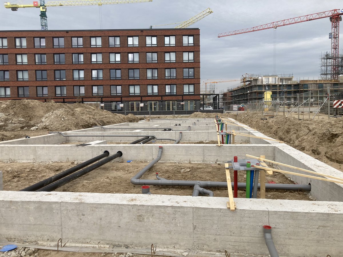 Funderingen zijn netjes uit de kist gekomen. Deze week loodgieterswerk onder peil opgestart op de 31 woningen Waalsprong <a href="/BouwmijJanssen/">Bouwmij Janssen</a>