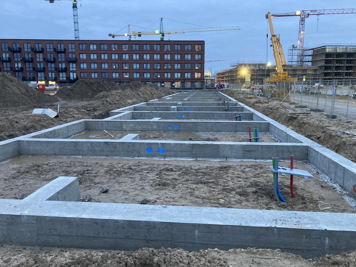 Chiel_mobiel's tweet photo. Funderingen zijn netjes uit de kist gekomen. Deze week loodgieterswerk onder peil opgestart op de 31 woningen Waalsprong @BouwmijJanssen https://t.co/KUbdqLrzs2