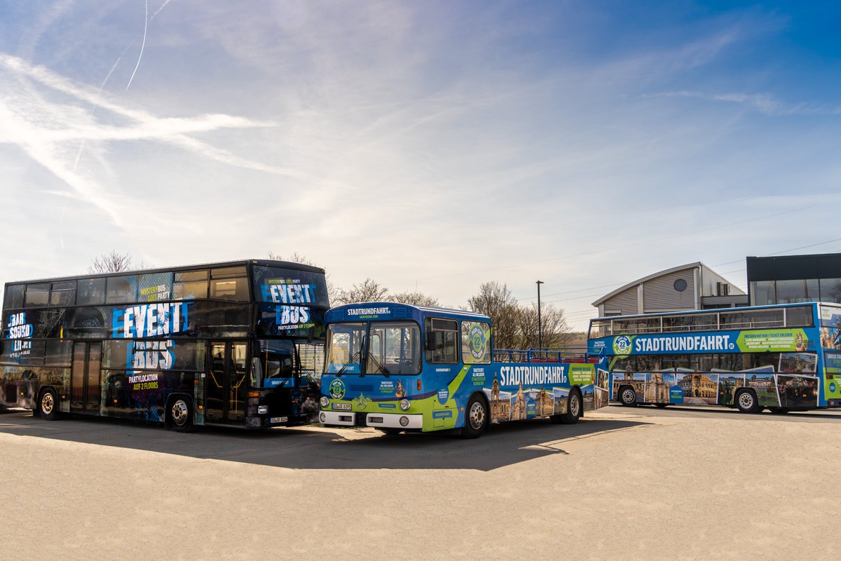 Getting ready for the #weekend! 😉 Unsere Doppeldecker und Eindecker sind bereit für das #Osterwochenende. 🐰 Hop on Hop off sind wir mit unserer Großen #Stadtrundfahrt für euch in #Dresden unterwegs. Tickets und Touren unter STADTRUNDFAHRT.de 💻 #wirzeigendresden #ostern