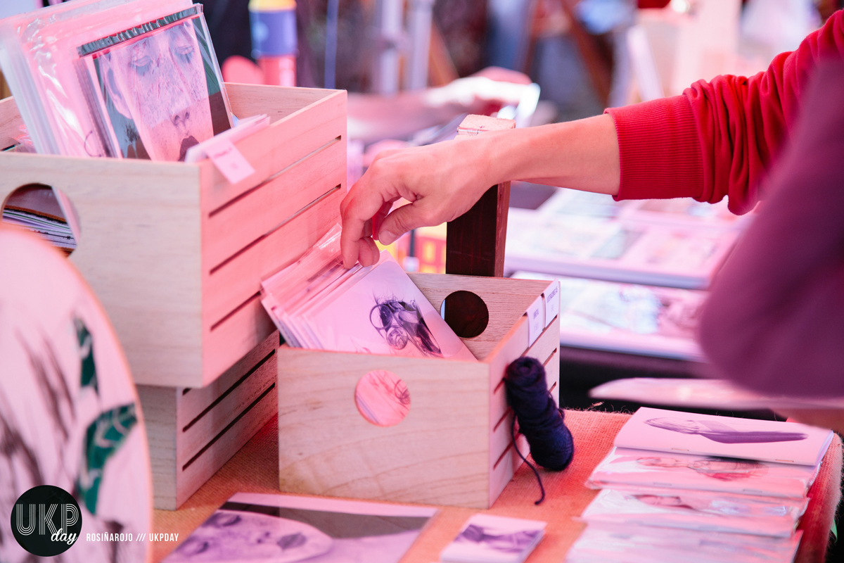 📣 Volve o MERCADO CREATIVO do UKP DAY! 
Un espazo onde poderes descubrir e mercar as exclusivas creacións de deseñadoras, ilustradoras e artesáns galegas. Talento 100% galego! 🙌
—--------
🔸4 de xuño de 2022
📍Castelo de Ribadavia
🎟Entradas: ukpday.com