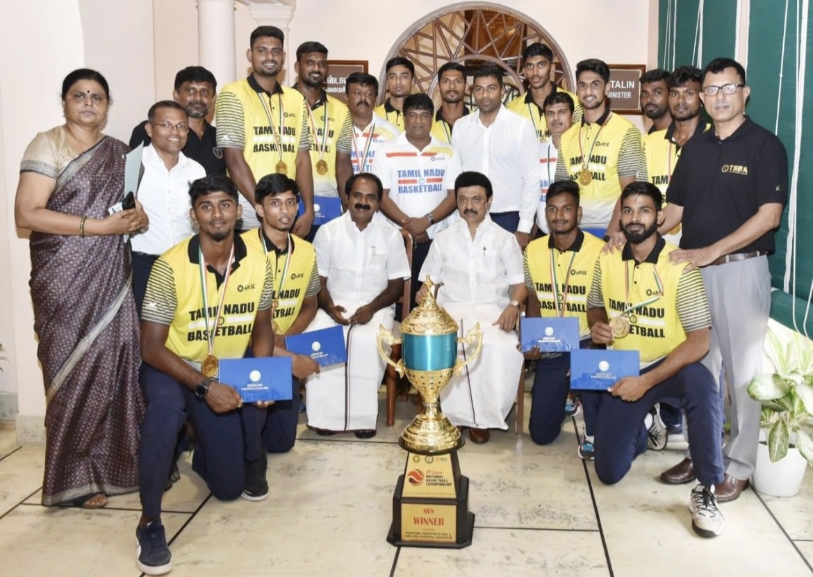 Tamil Nadu basketball team received a cash award of 
Rs 30lakh from TN CM <a href="/mkstalin/">M.K.Stalin - தமிழ்நாட்டை தலைகுனிய விடமாட்டேன்</a> for winning the senior national championship.