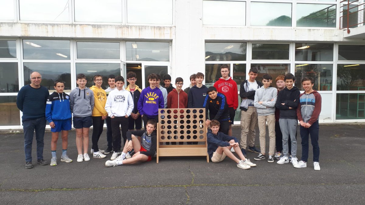 Dernière phrase du projet #cordeesdelareussite. Accueil des élèves du @CollegeAmikuze pour la fabrication de leur Puissance 4 géant.
Une belle réussite.
<a href="/dsden64/">DSDEN64</a> <a href="/SaintJean64220/">Saint Jean Pied de Port</a> <a href="/AcBordeaux/">Académie de Bordeaux</a> <a href="/NvelleAquitaine/">Nouvelle-Aquitaine</a>