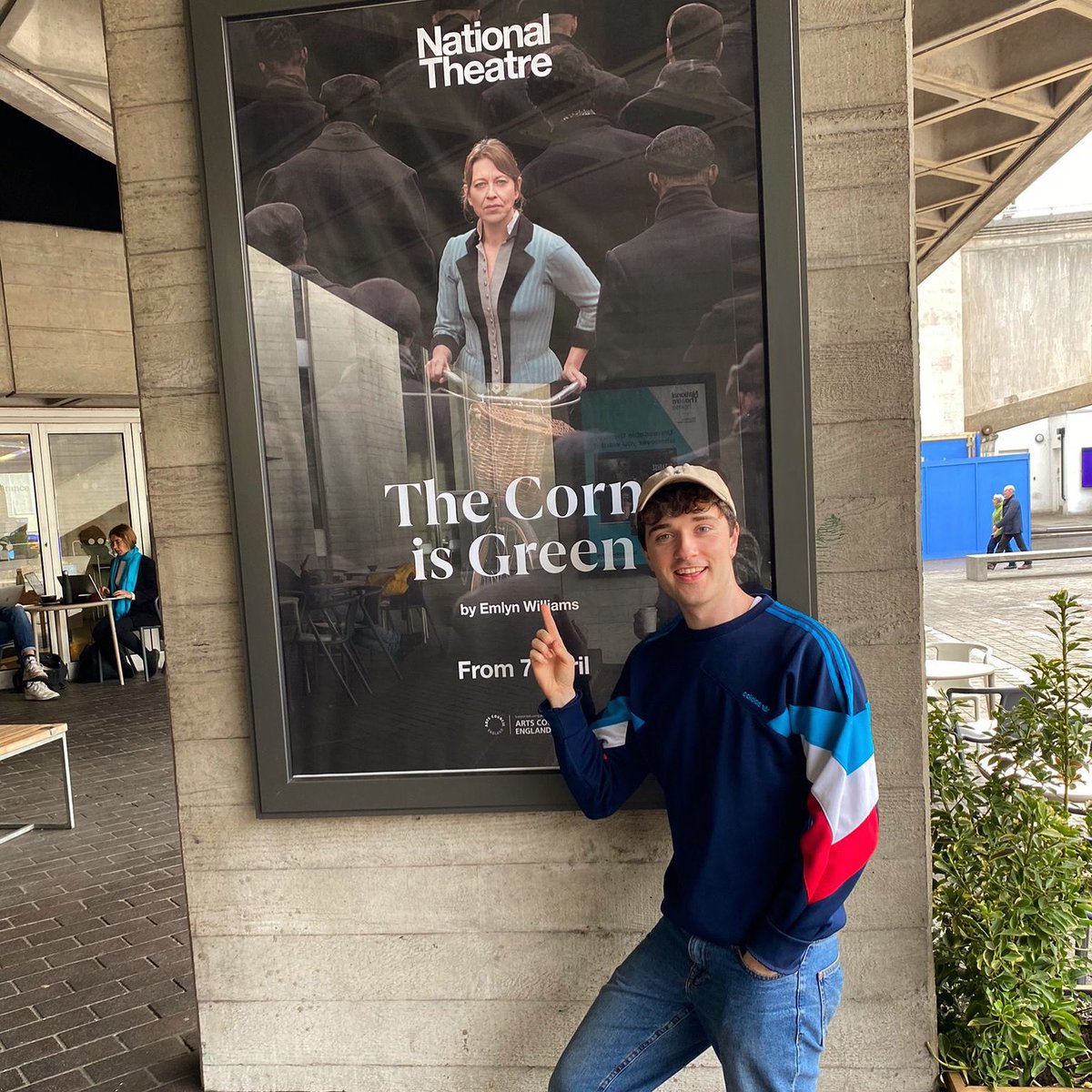 sion_emlyn's tweet image. Last night was unreal, made my National Theatre debut in #thecornisgreen Massive love to our talented company💚

Running until 11th June🏴󠁧󠁢󠁷󠁬󠁳󠁿